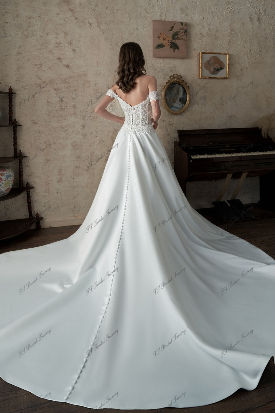 Classic Sweetheart Satin Wedding Dress With Detachable Pouf Sleeves main image 0