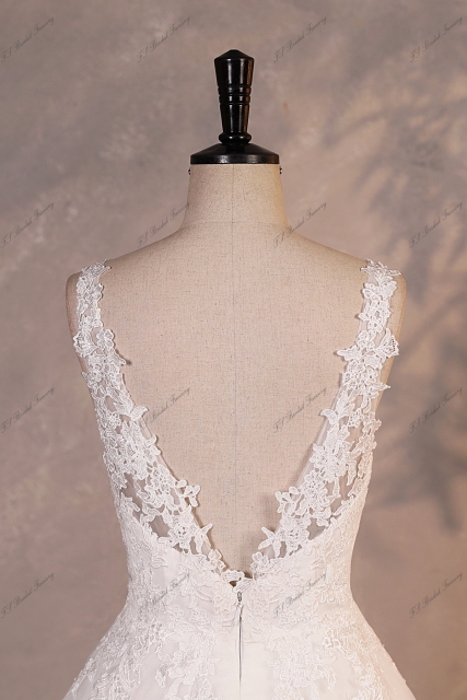 Plunging V-back Lace Appliqués Bridal Gown