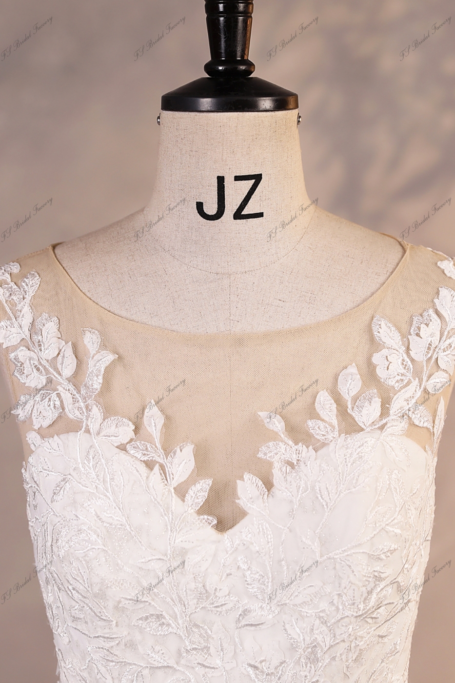 Glitter Tulle Ball Gown Wedding Dress With Illusion Lace Appliques Neckline