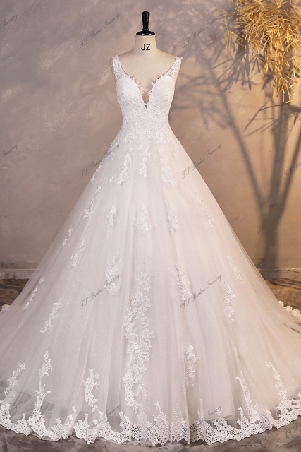 Plunging V-back Lace Appliqués Bridal Gown