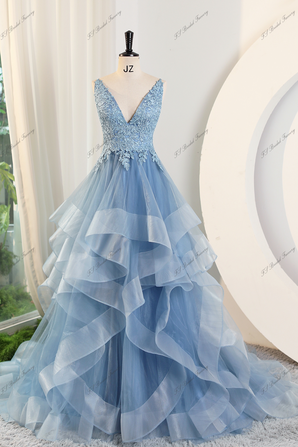 Flower Embroidery Tulle Prom Dresses for Teens Long Spaghetti Straps Ruffle Formal Prom Gowns Y5836 main image 1