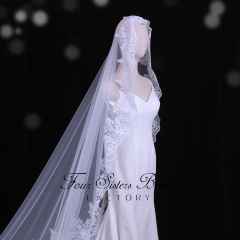 Luxurious Long Bridal Veil With Lace