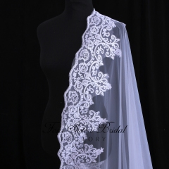 Luxurious Long Bridal Veil With Lace