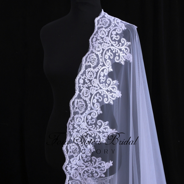 Luxurious Long Bridal Veil With Lace