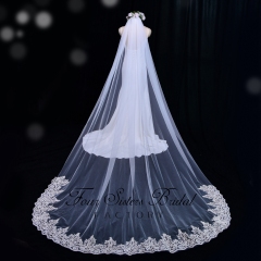 Luxurious Long Bridal Veil With Lace