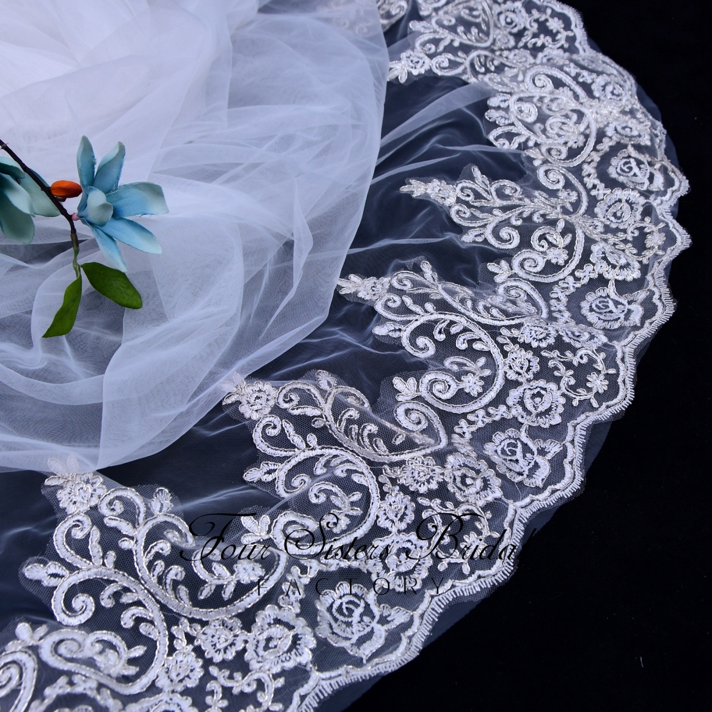 Luxurious Long Bridal Veil With Lace