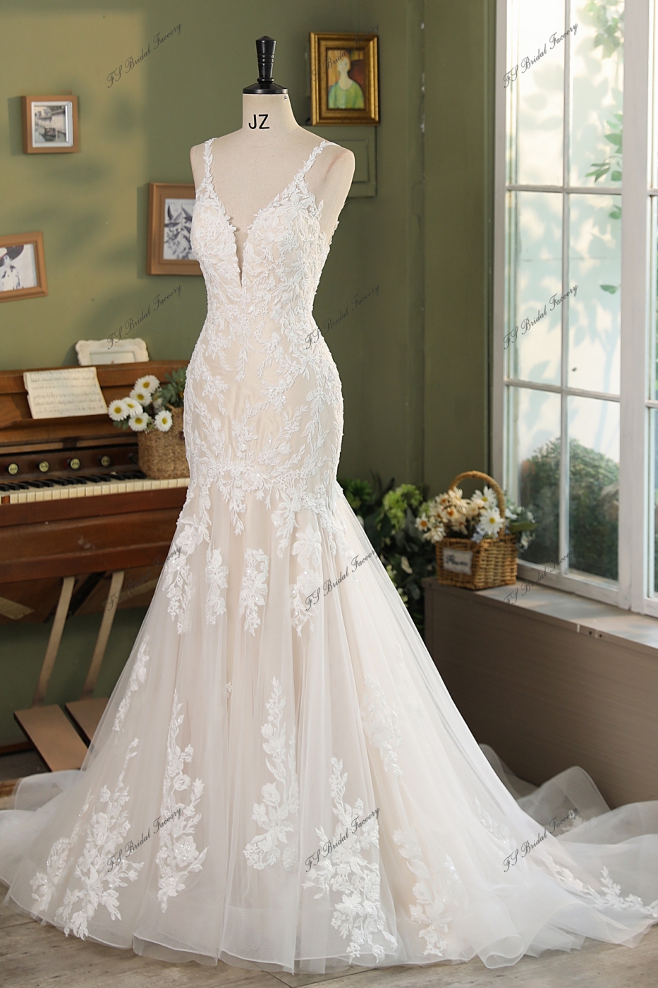Stunning Floral Lace Appliques Mermaid Wedding Dress