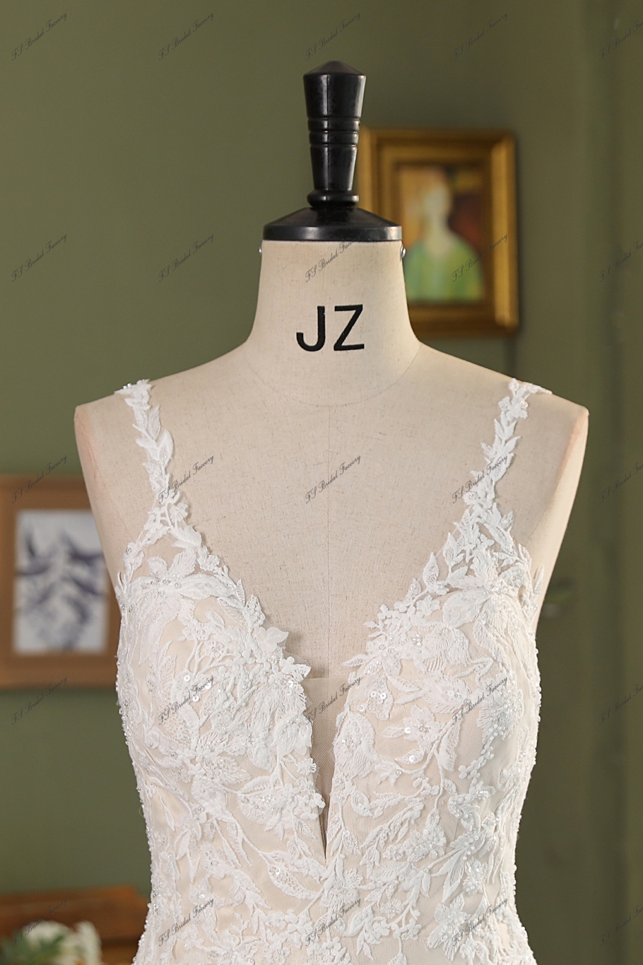Glamorous Jewel Tulle Long Mermaid Wedding Dress With Appliques Lace