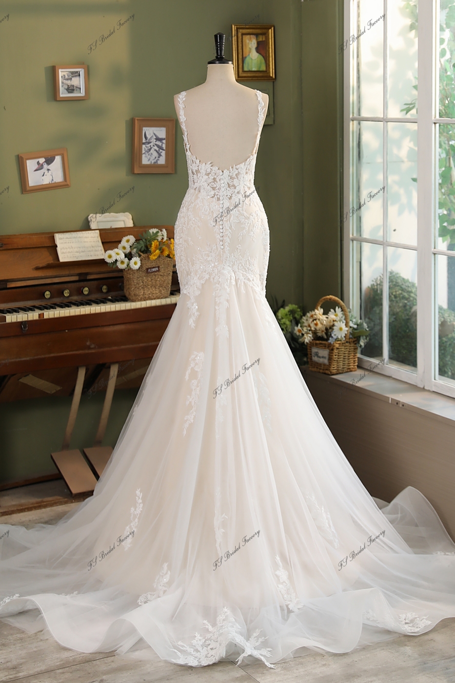 Stunning Floral Lace Appliques Mermaid Wedding Dress