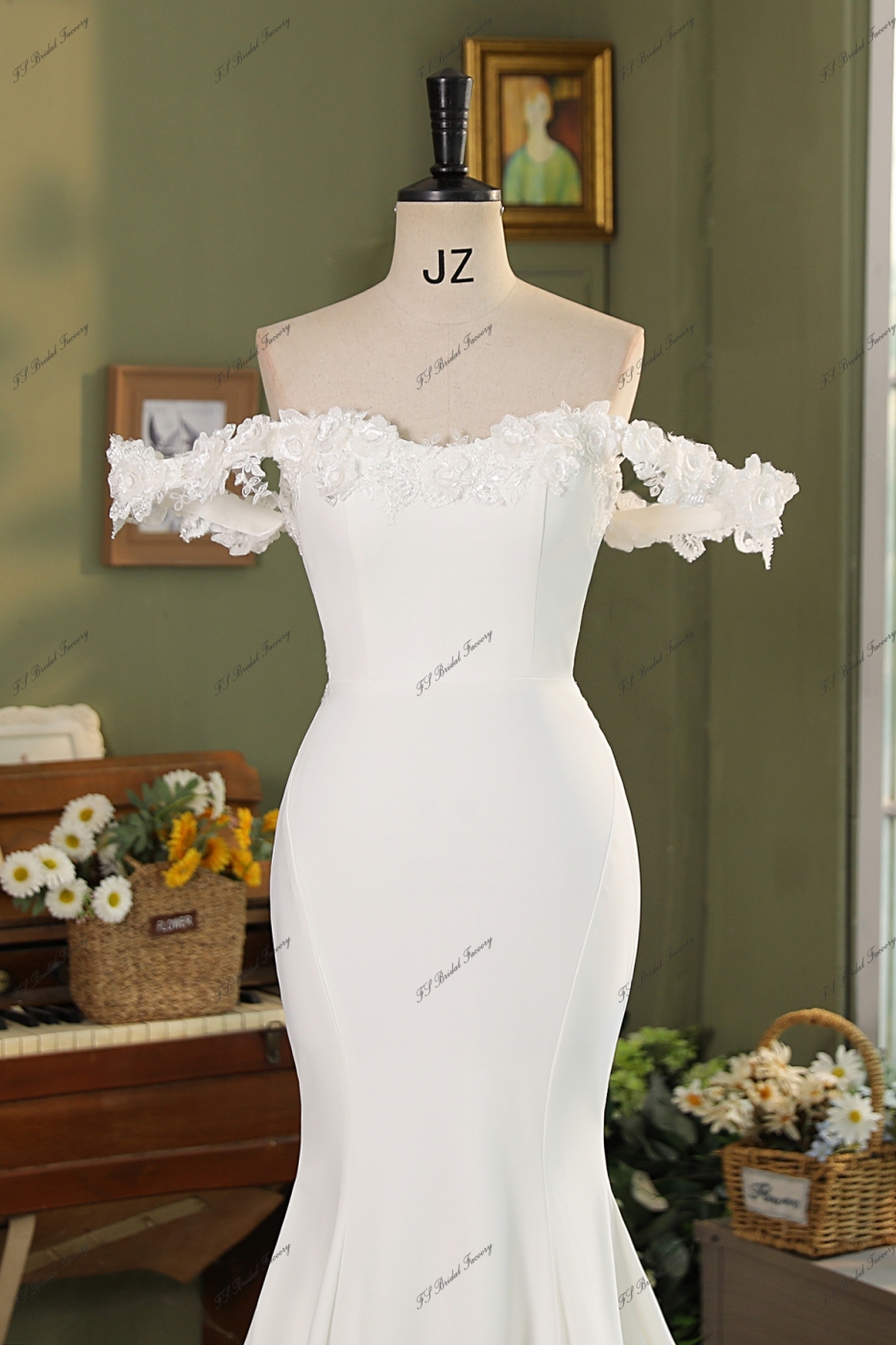 Stunning Floral Lace Appliques Mermaid Wedding Dress
