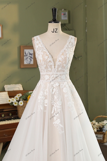 A Line Beading Lace Applique Wedding Dress
