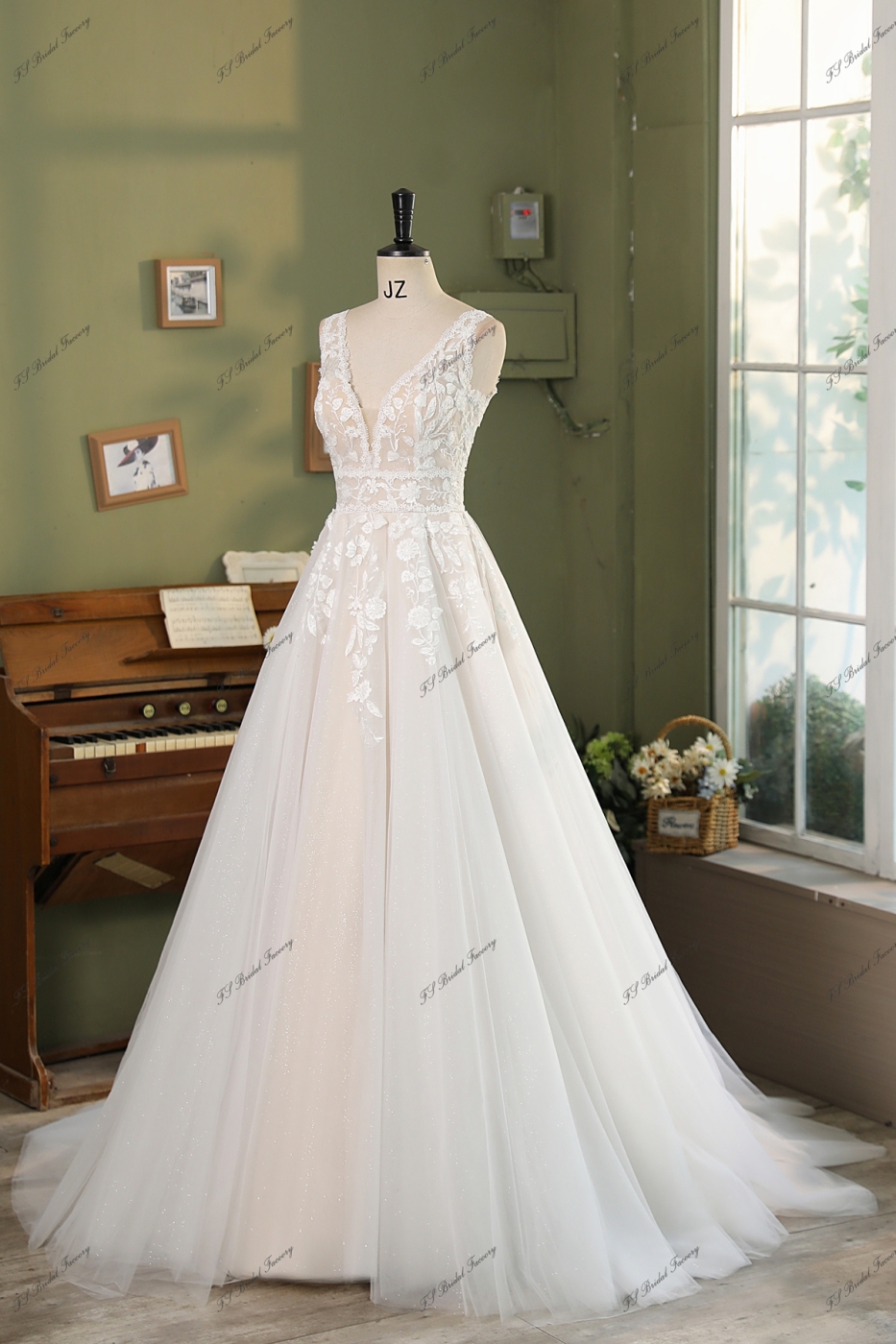 A Line Beading Lace Applique Wedding Dress