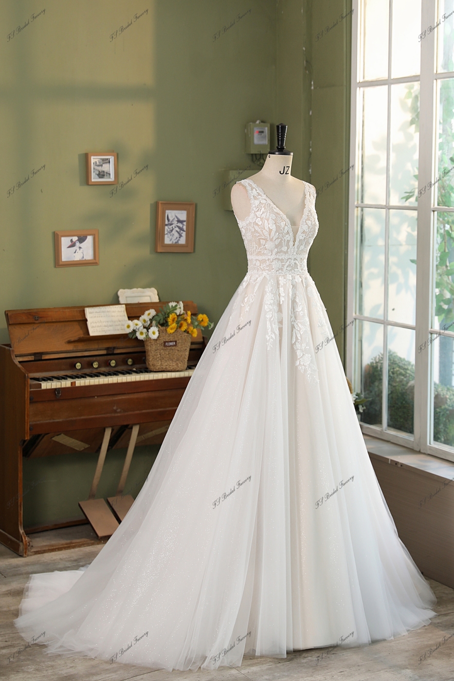 A Line Beading Lace Applique Wedding Dress