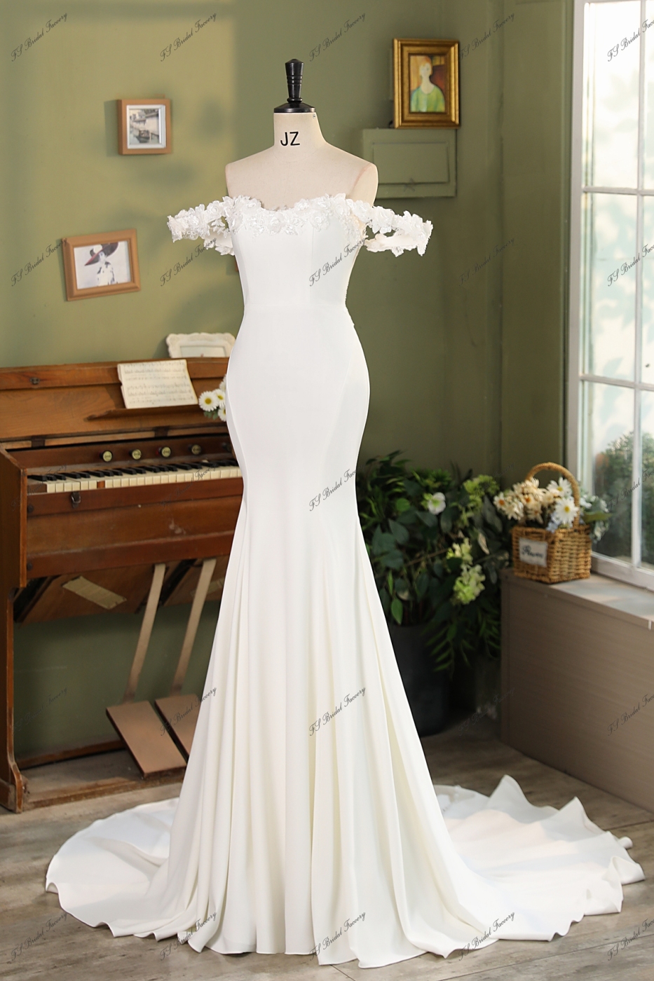 Stunning Floral Lace Appliques Mermaid Wedding Dress