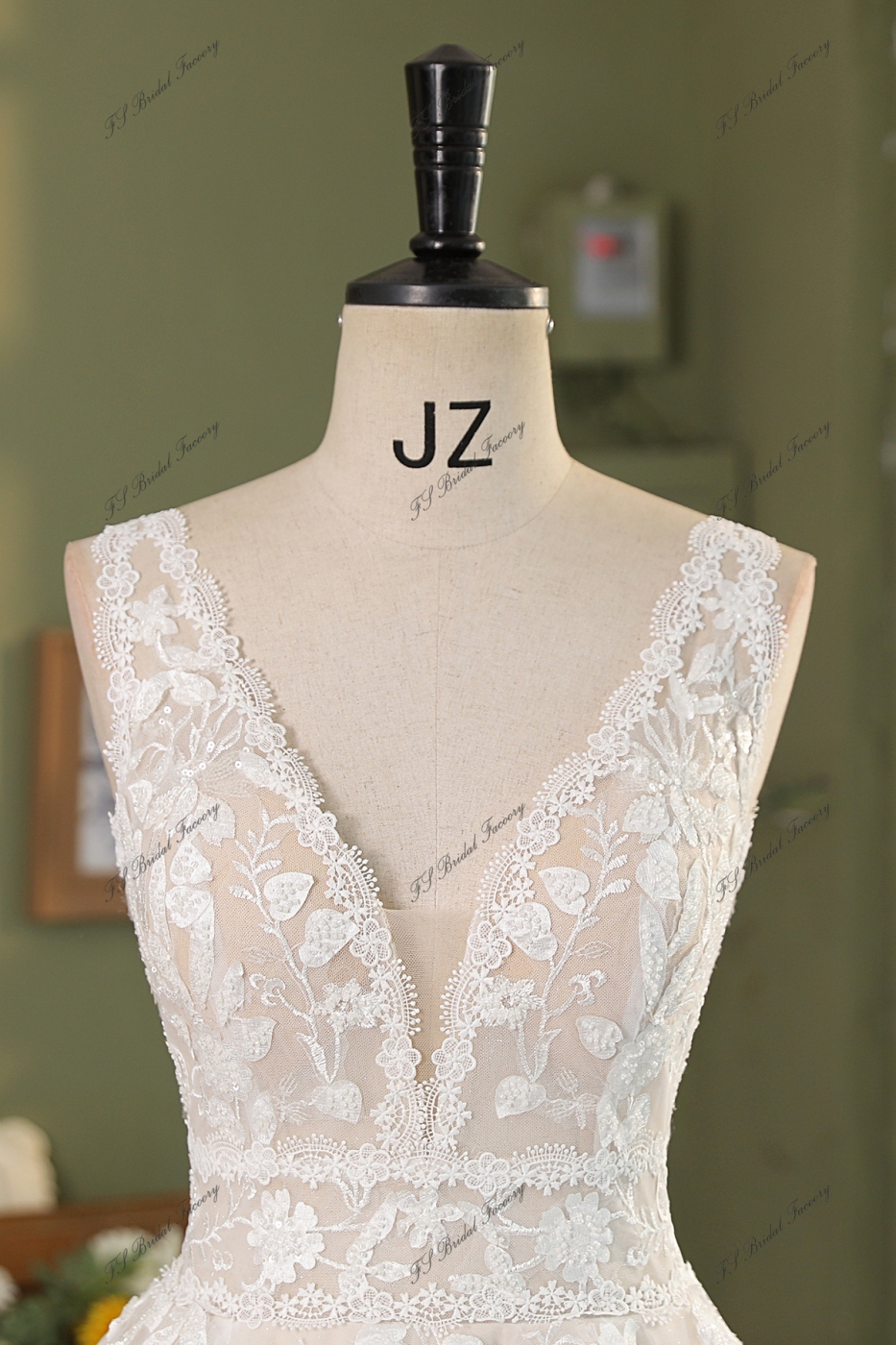A Line Beading Lace Applique Wedding Dress
