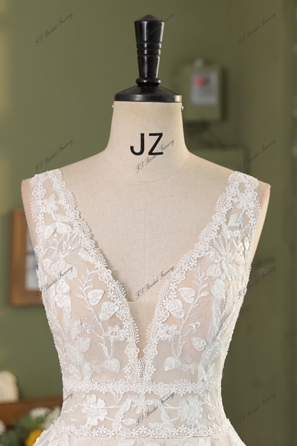 A Line Beading Lace Applique Wedding Dress