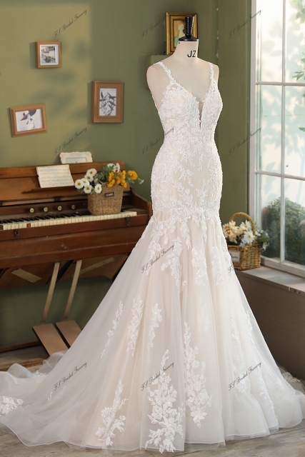 Stunning Floral Lace Appliques Mermaid Wedding Dress