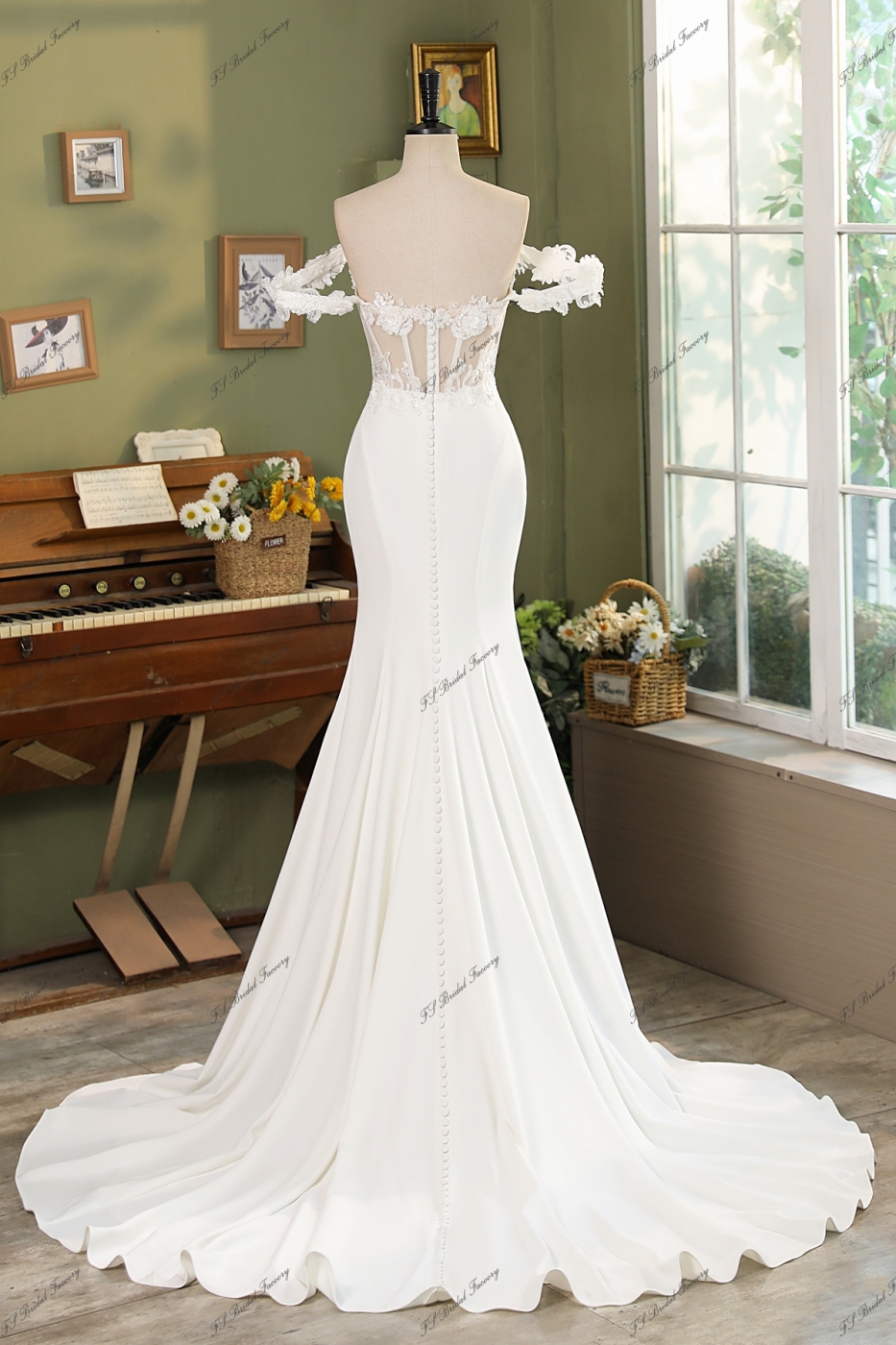 Stunning Floral Lace Appliques Mermaid Wedding Dress