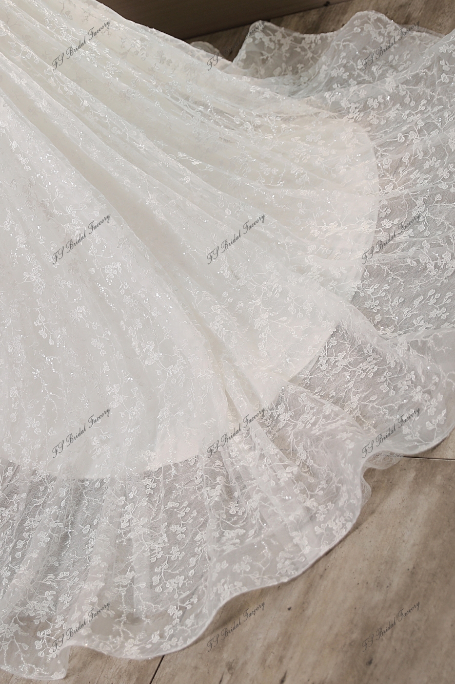 Stunning 3D Floral Lace Appliques Mermaid Wedding Dress