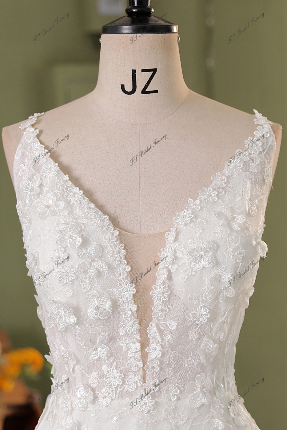 Stunning 3D Floral Lace Appliques Mermaid Wedding Dress