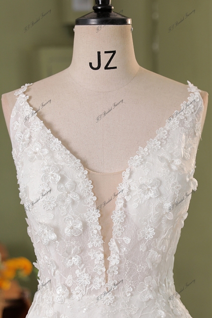Stunning 3D Floral Lace Appliques Mermaid Wedding Dress