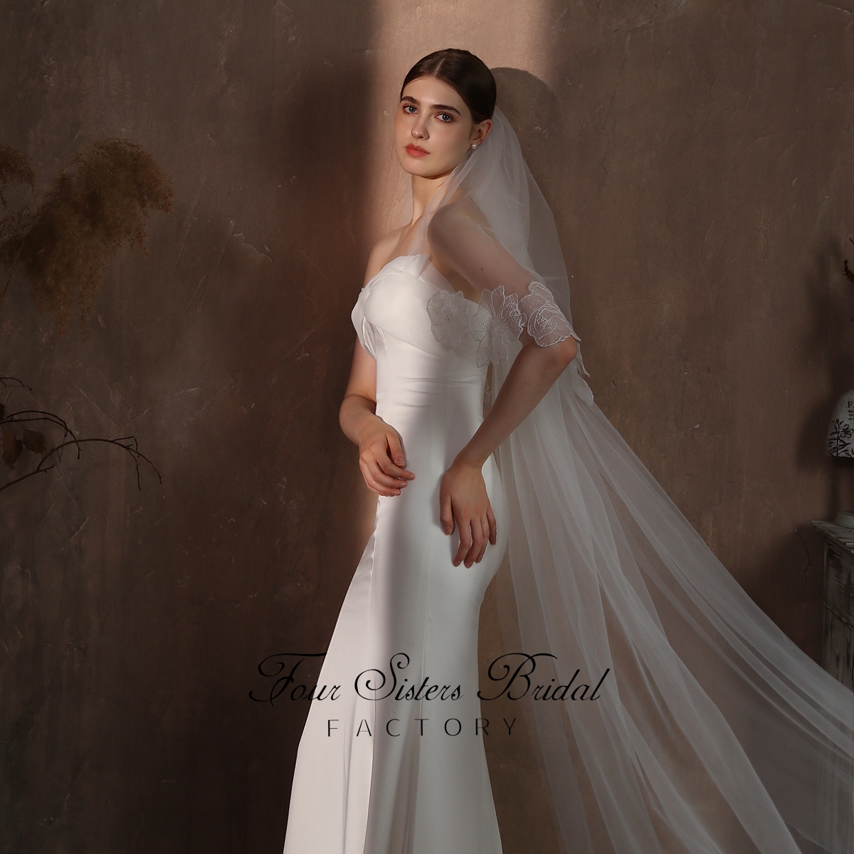 Two Layers Delicate Lace Flowers Veil