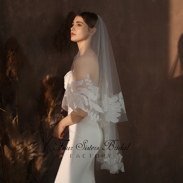 Two Layers Delicate Lace Flowers Veil