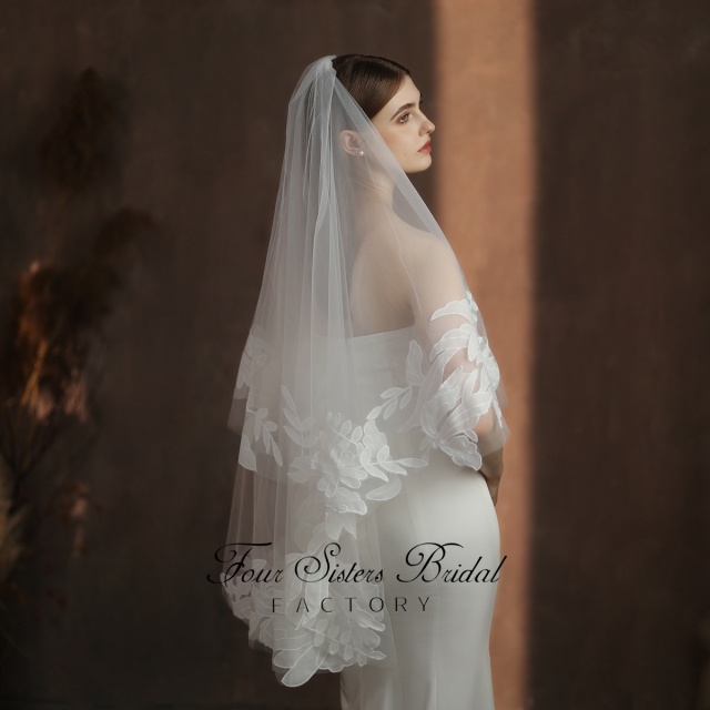 Two Layers Delicate Lace Flowers Veil