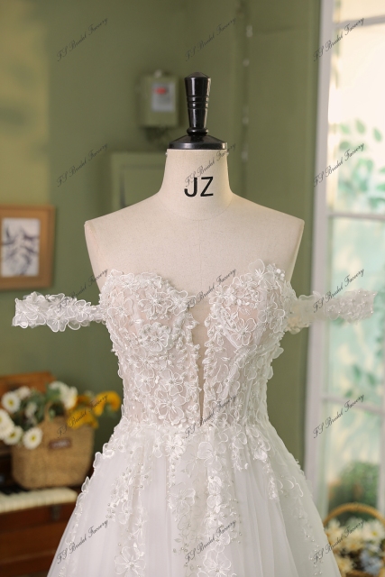 Detached  Romantic Tulle Sleeve With Pearls 3D Flowers A Line Wedding Gowns