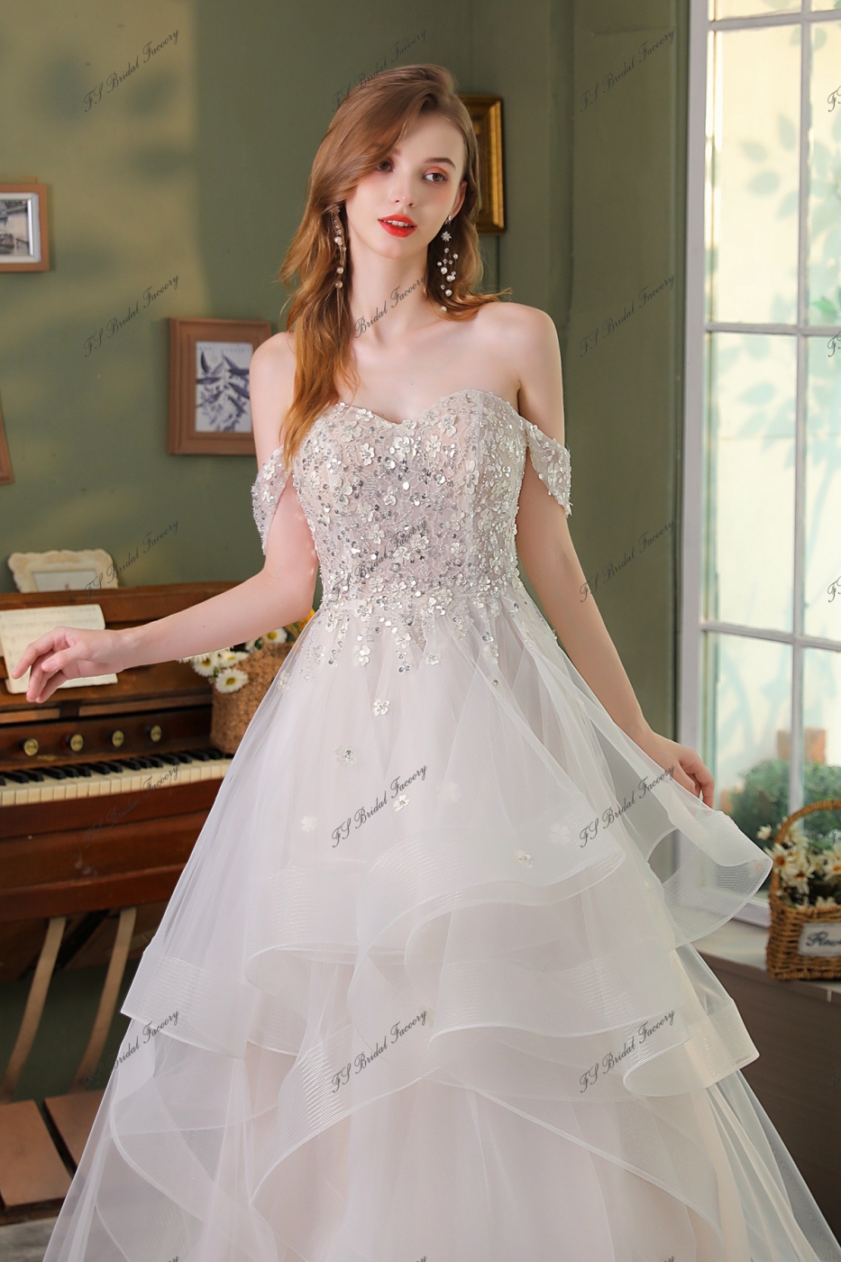 Princess Cut Wedding Dress With Detached Sleeve Sweet Heart Neckline