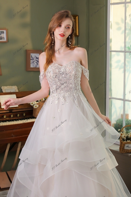 Princess Cut Wedding Dress With Detached Sleeve Sweet Heart Neckline