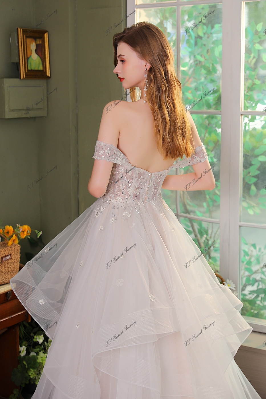 Princess Cut Wedding Dress With Detached Sleeve Sweet Heart Neckline