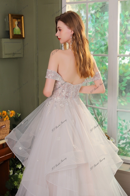 Princess Cut Wedding Dress With Detached Sleeve Sweet Heart Neckline
