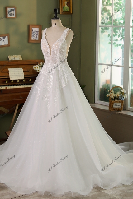 Modern  Lace Wedding Dress With Tulle Plug In