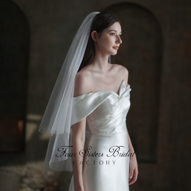 Two Layers Delicate Lace Flowers Veil
