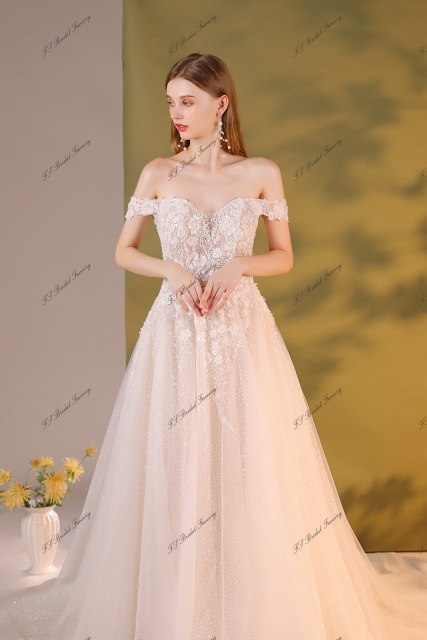 Off-Shoulder Sleeve With Detached Beading Spaghetti Straps Shining  Bridal Gown