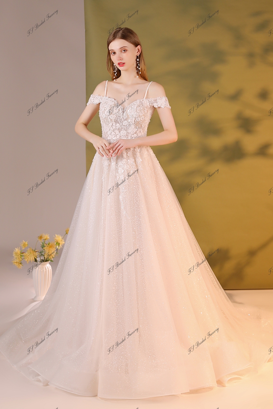 Off-Shoulder Sleeve With Detached Beading Spaghetti Straps Shining  Bridal Gown