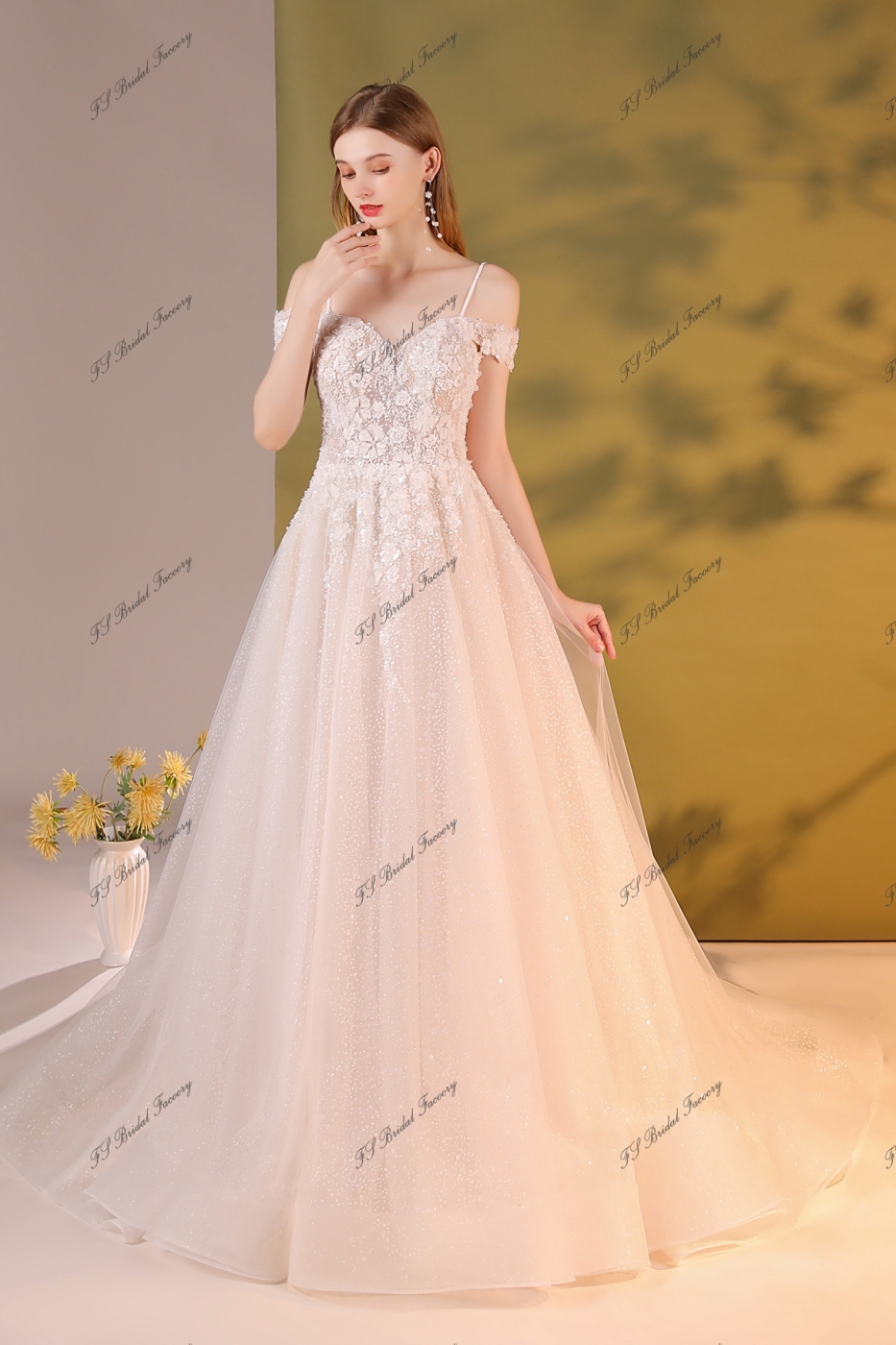 Off-Shoulder Sleeve With Detached Beading Spaghetti Straps Shining  Bridal Gown