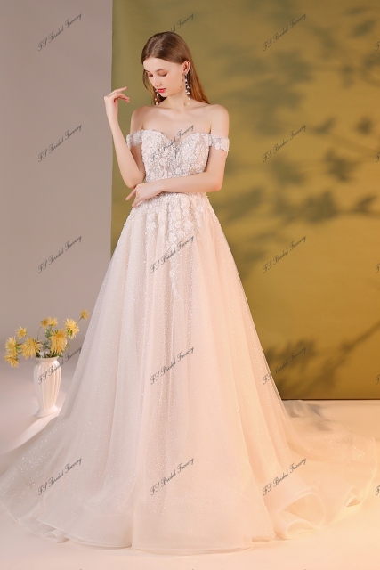 Off-Shoulder Sleeve With Detached Beading Spaghetti Straps Shining  Bridal Gown
