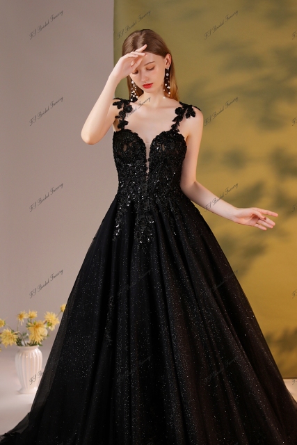 Detached Shoulder Strap With Big Ball Bridal Gown