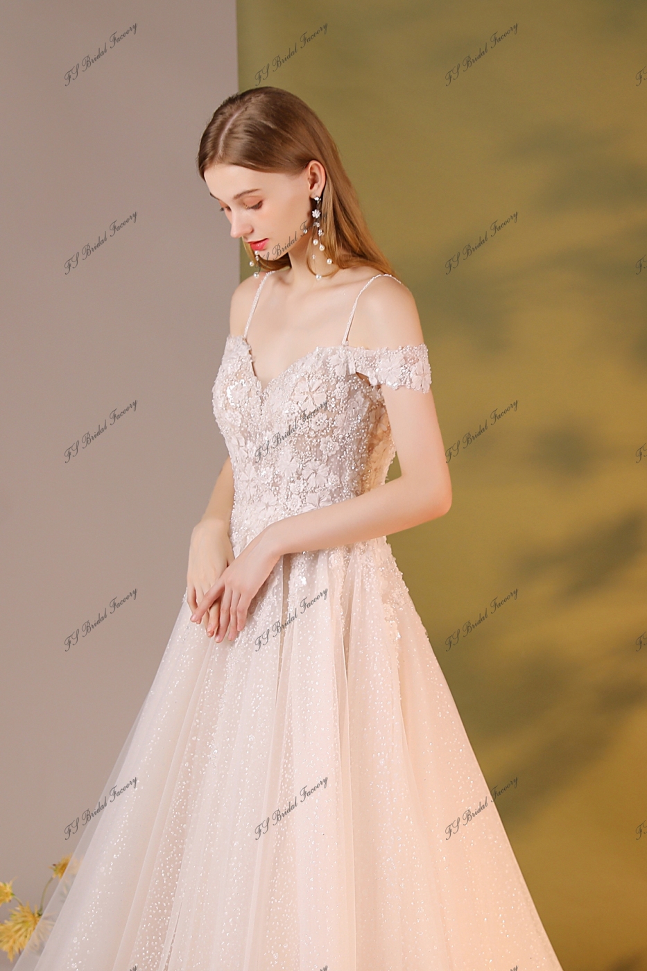 Off-Shoulder Sleeve With Detached Beading Spaghetti Straps Shining  Bridal Gown