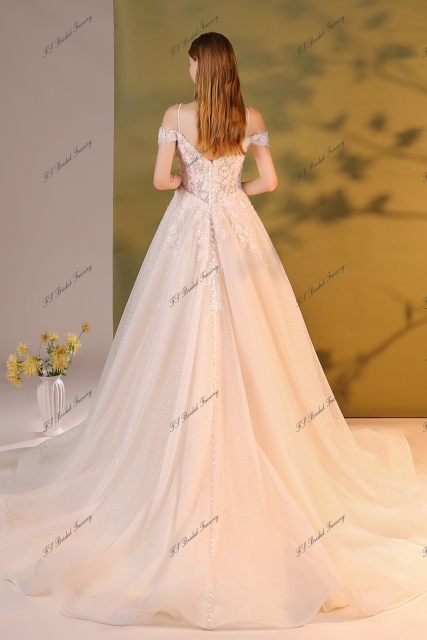 Off-Shoulder Sleeve With Detached Beading Spaghetti Straps Shining  Bridal Gown