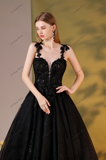 Detached Shoulder Strap With Big Ball Bridal Gown