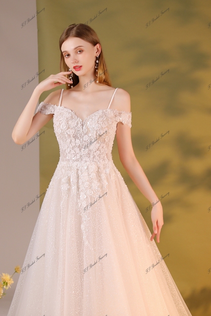 Off-Shoulder Sleeve With Detached Beading Spaghetti Straps Shining  Bridal Gown