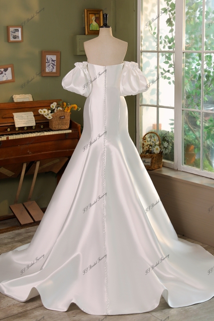 Simple Mikado Mermaid Bridal Dress With Detached Puffy Sleeve