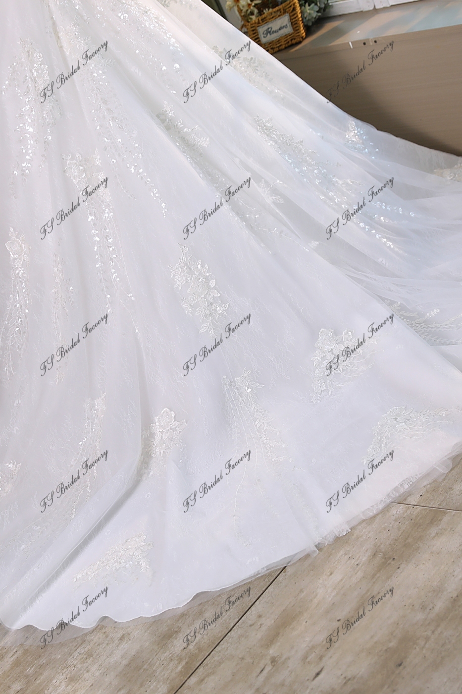 A Line Beading Lace Applique Wedding Dress
