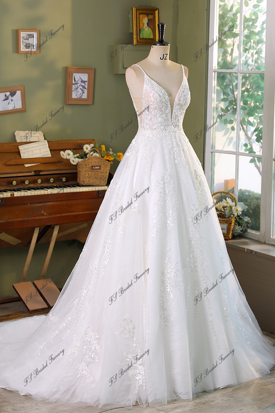 A Line Beading Lace Applique Wedding Dress