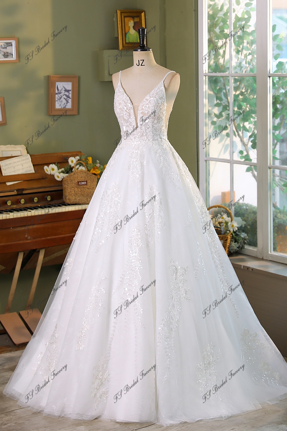 A Line Beading Lace Applique Wedding Dress