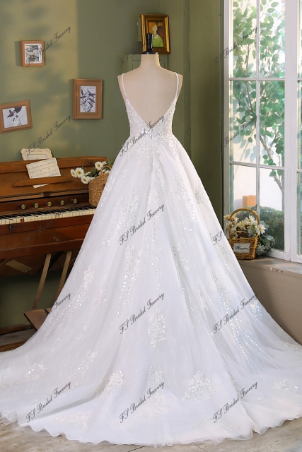 A Line Beading Lace Applique Wedding Dress