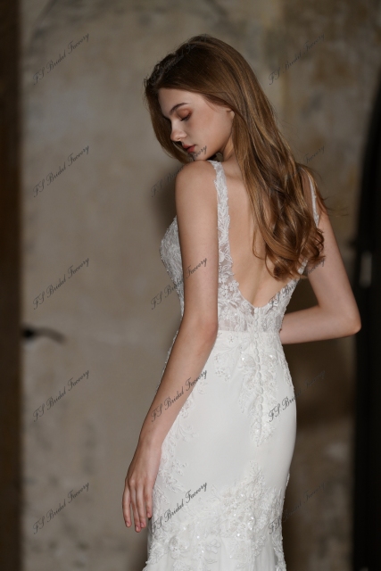 Detached Sleeve Crepe and Fit Wedding Dress